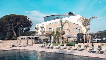 Outdoor pool, open 10:00 AM to 7:00 PM, sun loungers