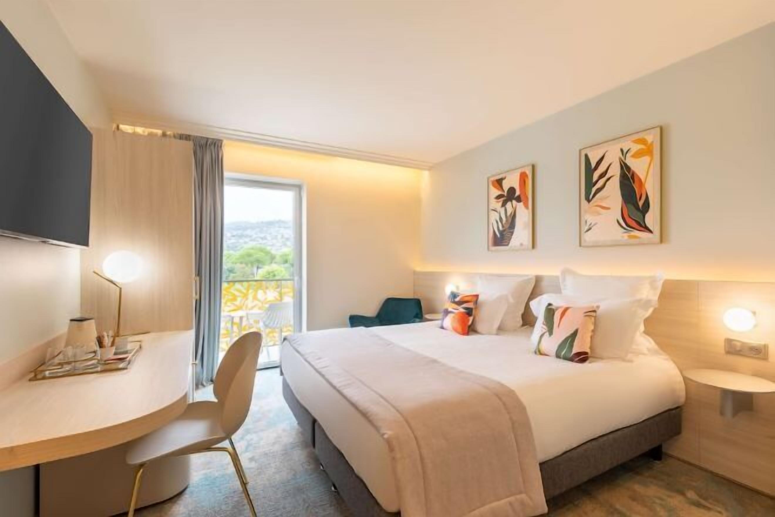 Minibar, in-room safe, desk, soundproofing