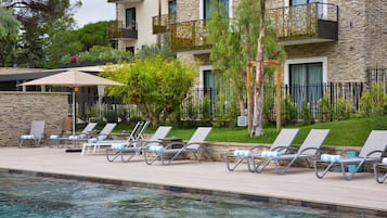 Außenpool, geöffnet von 10:00 Uhr bis 19:00 Uhr, Liegestühle