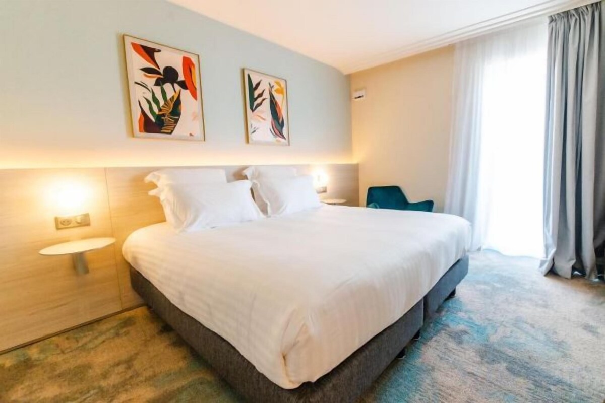 Minibar, in-room safe, desk, soundproofing
