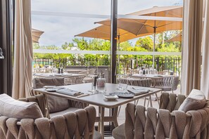 Breakfast, lunch and dinner served  - Ilot du Golf, BW Premier Collection (Mandelieu-La-Napoule)