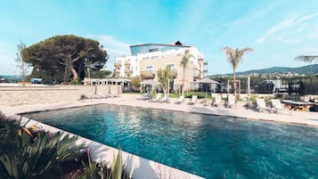 Outdoor pool, open 10:00 AM to 7:00 PM, sun loungers