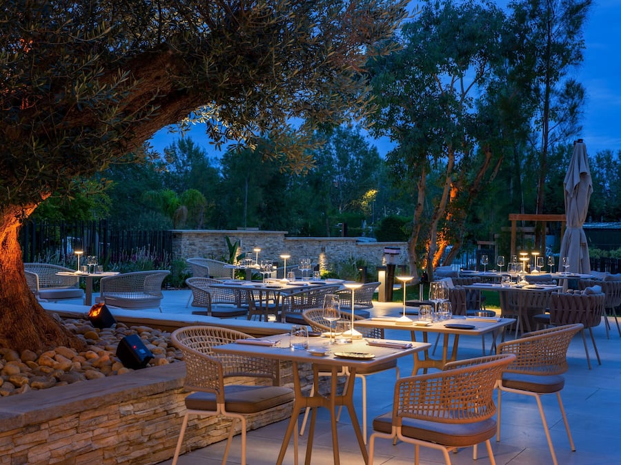 Breakfast, lunch and dinner served