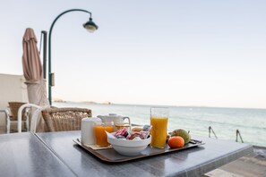 Daily buffet breakfast (EUR 13 per person)