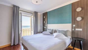 Superior Double Room, Sea View | Desk, blackout drapes, soundproofing, iron/ironing board