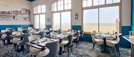 Café da manhã com buffet todos os dias (EUR 14 por pessoa)