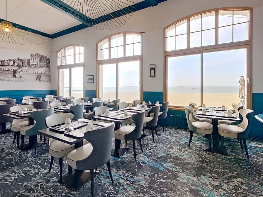 Daily buffet breakfast (EUR 16 per person)