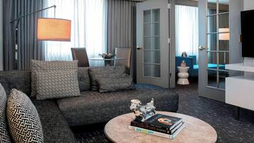 37-Zoll-Smart-TV mit Satellitenempfang, Fernseher, Netflix