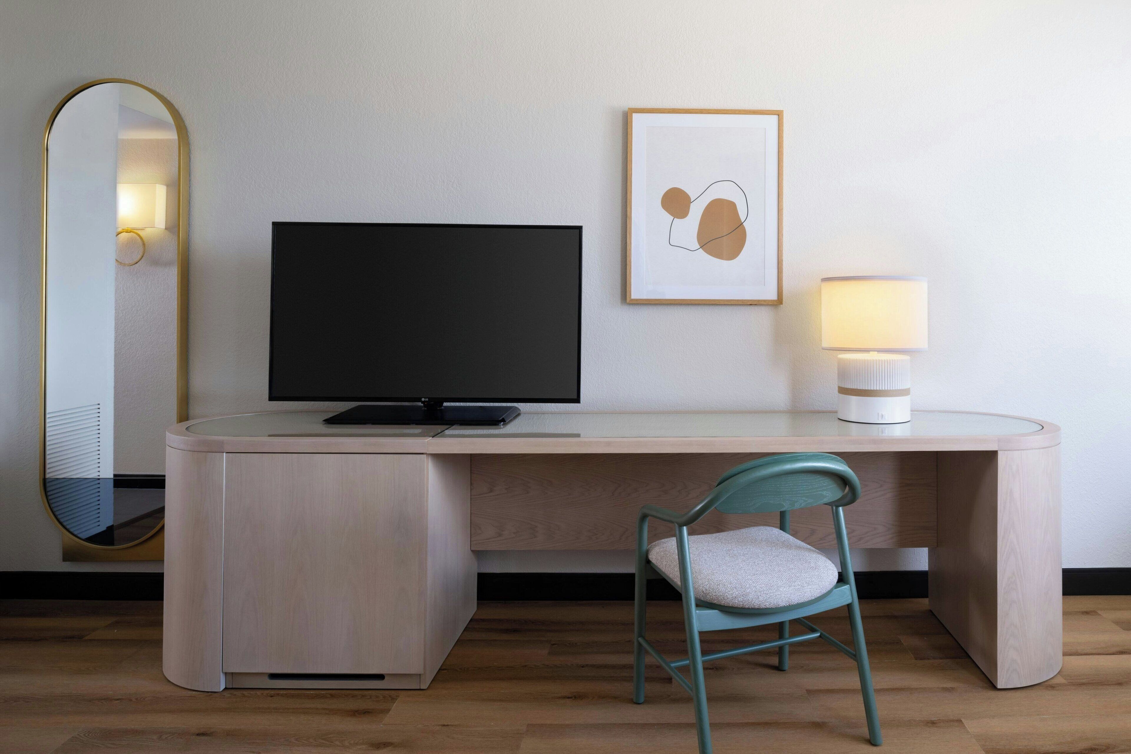 room, 1 king bed | premium bedding, pillow-top beds, in-room safe, desk