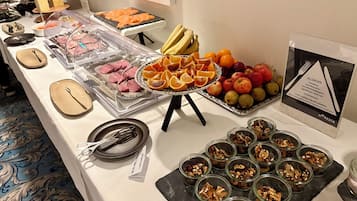 Free daily buffet breakfast