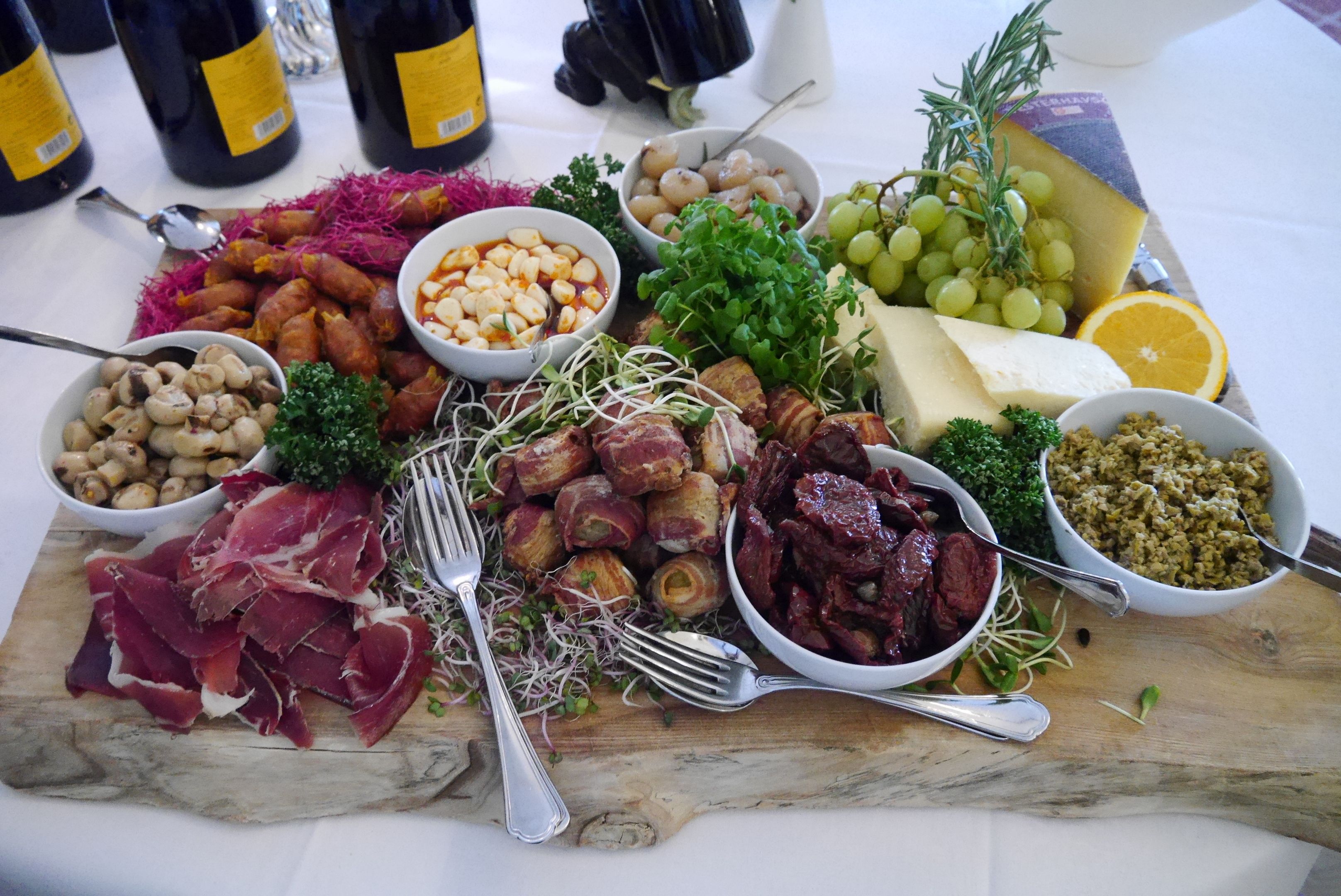 Lunch and dinner served