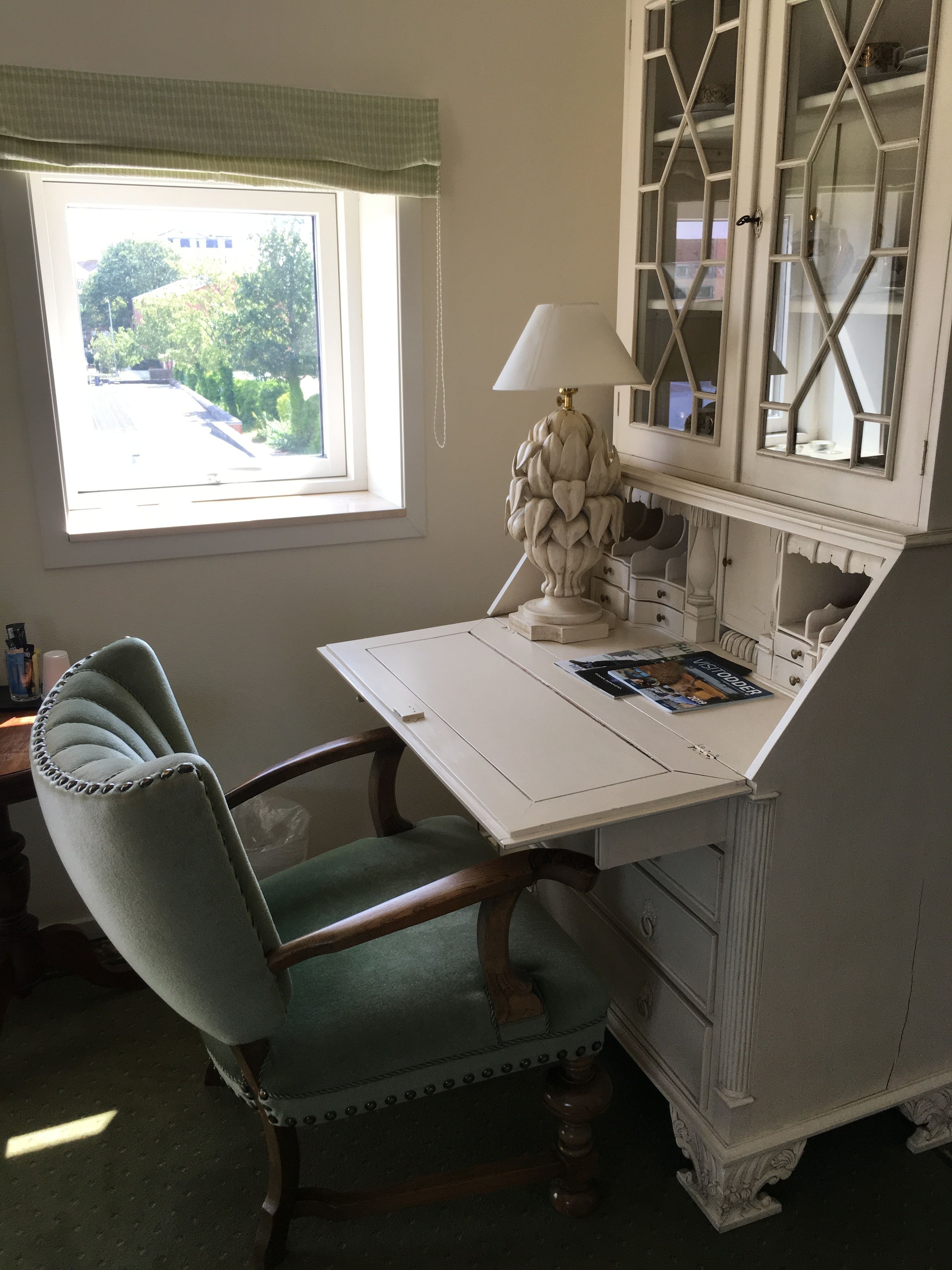 suite | desk, free wifi, bed sheets, wheelchair access