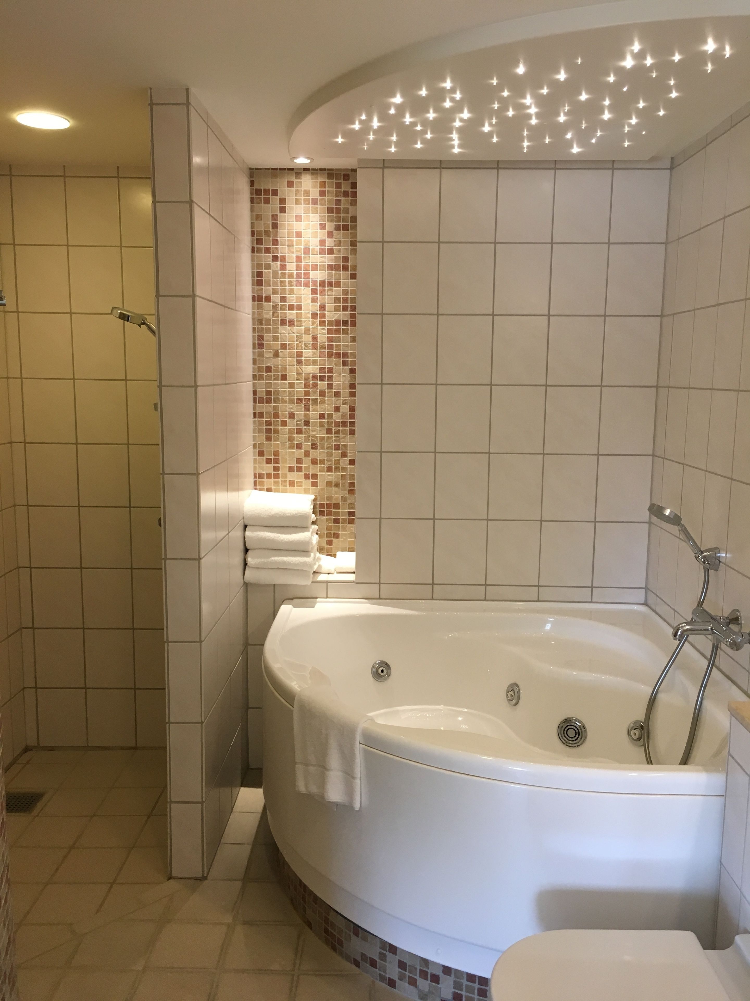 suite | jetted bathtub