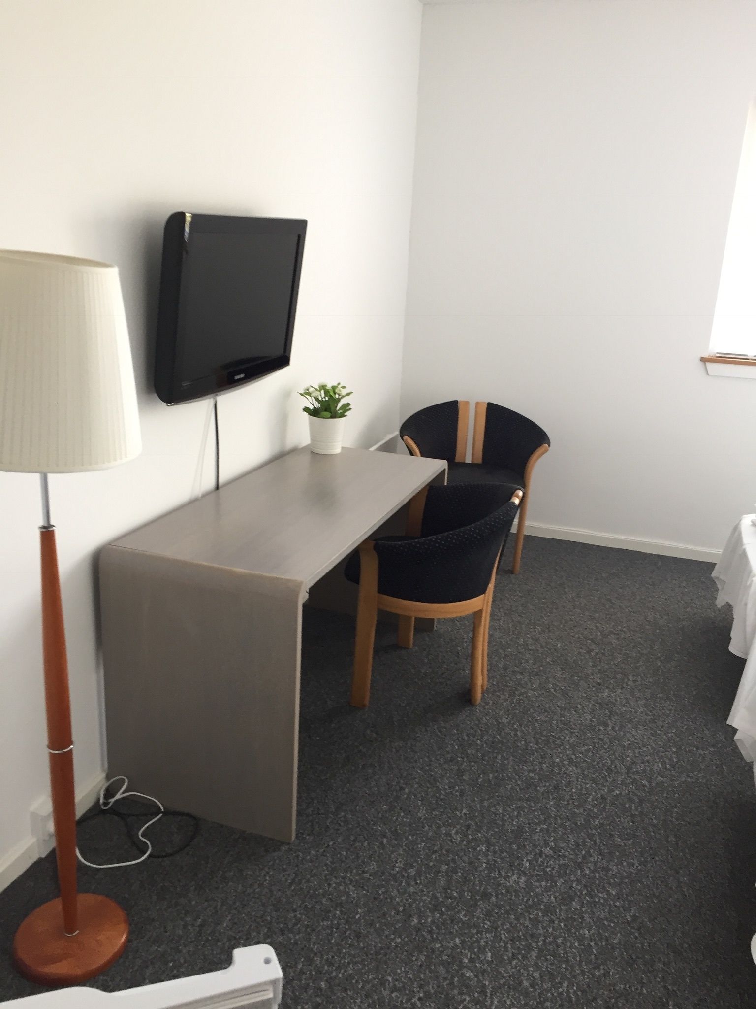 Individually furnished, free WiFi, bed sheets, wheelchair access