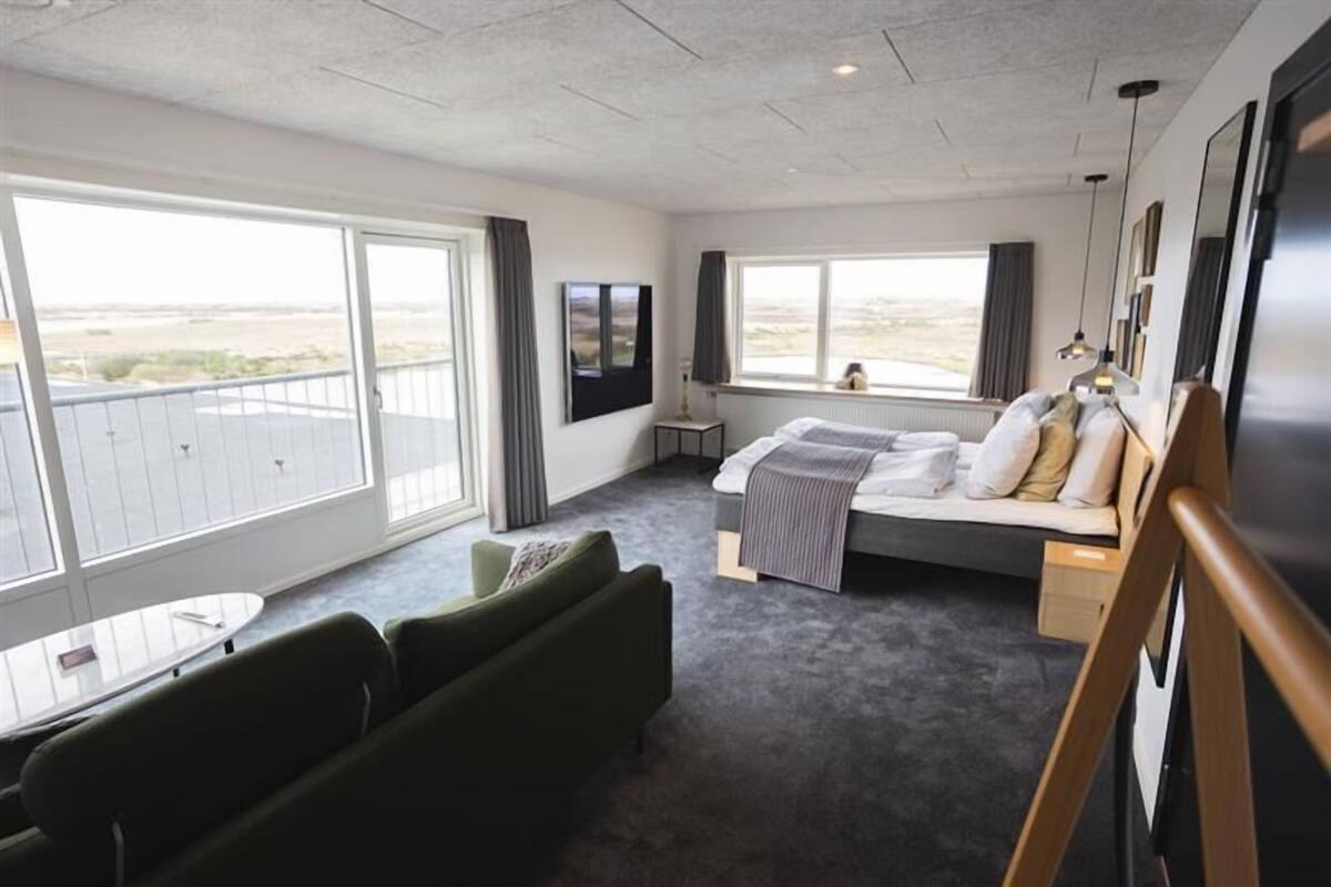 junior suite | premium bedding, iron/ironing board, free wifi, bed sheets