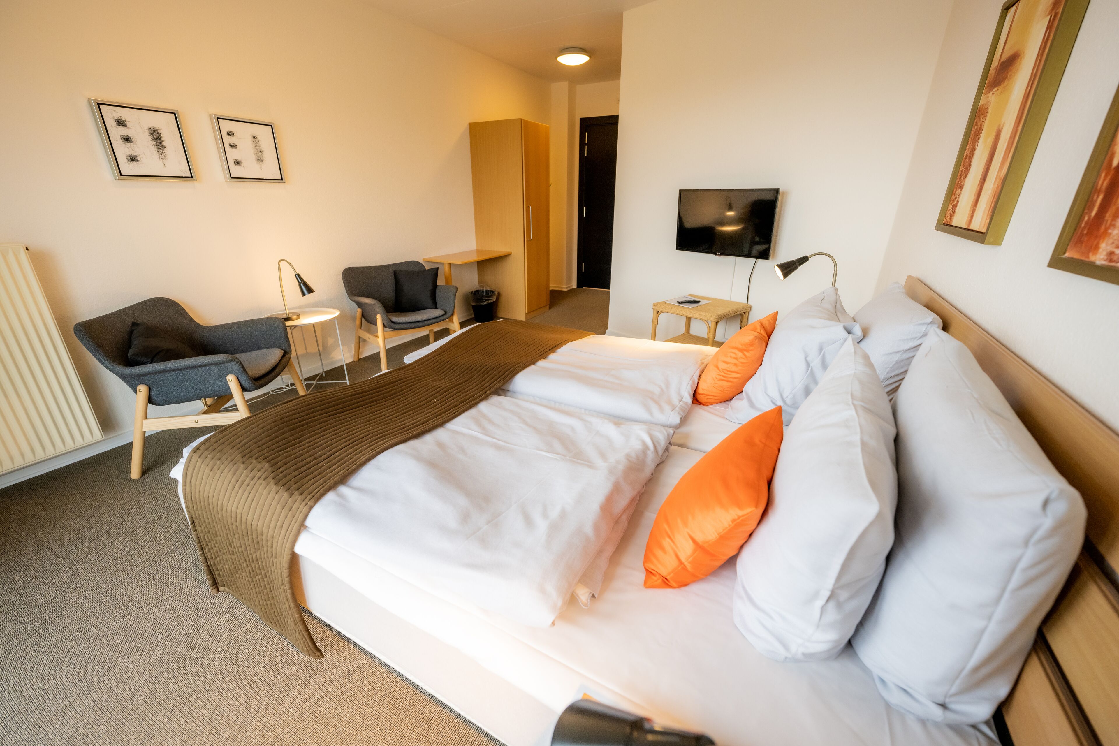 comfort room | premium bedding, iron/ironing board, free wifi, bed sheets