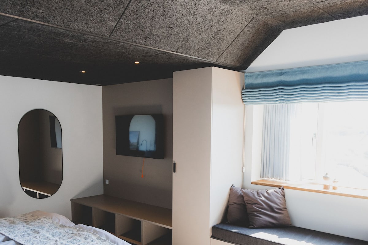 junior suite | premium bedding, iron/ironing board, free wifi, bed sheets