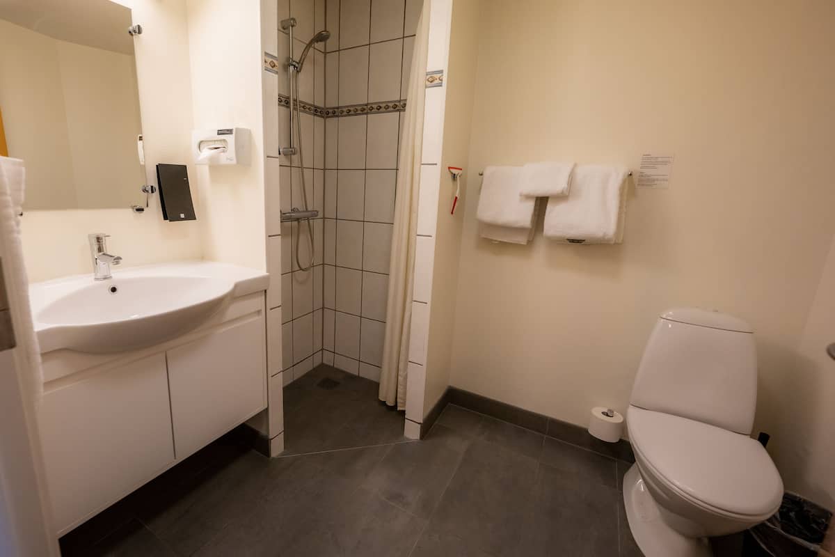 comfort room | bathroom | shower, free toiletries, towels
