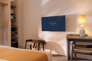 特色家居、办公桌、笔记本电脑工作区、免费 WiFi