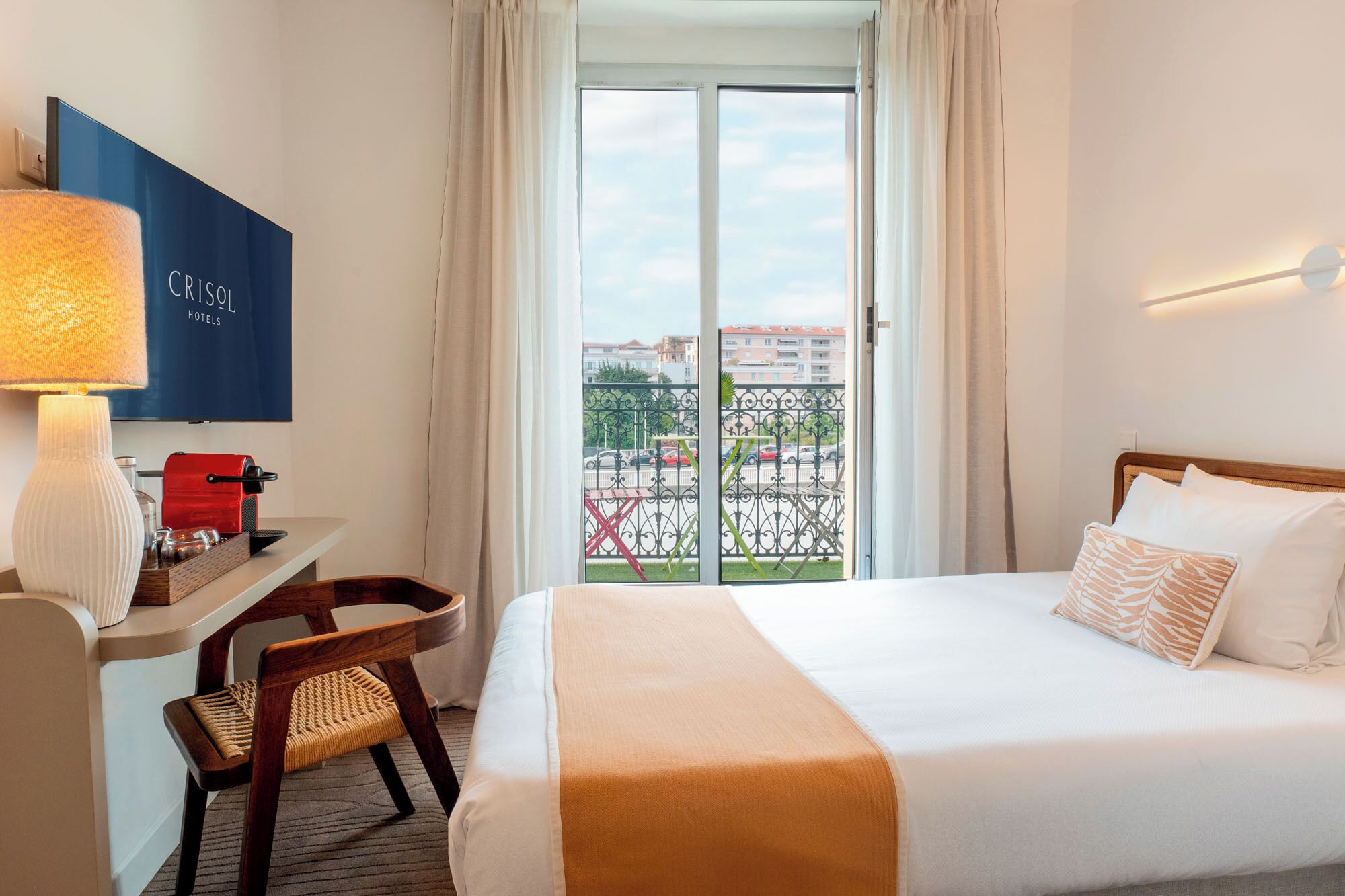 Eenpersoonskamer, 1 queensize bed, balkon | Individueel gemeubileerd, een bureau, een laptopwerkplek, gratis wifi