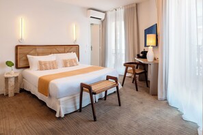 Triple Room, Balcony | Individually furnished, desk, laptop workspace, free WiFi - Crisol Lumière (Cannes)