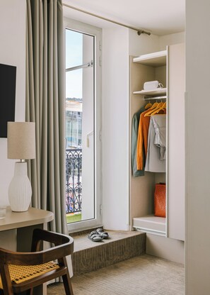 Chambre Supérieure, 1 grand lit, balcon | Intérieur