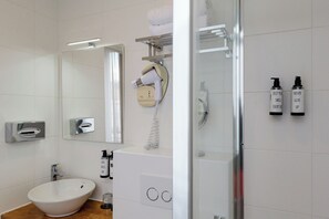 Free toiletries, hair dryer, towels, soap - Crisol Lumière (Cannes)