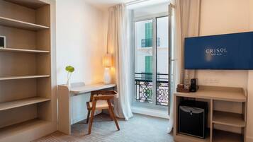 Individually furnished, desk, laptop workspace, free WiFi