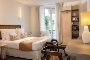 Individually furnished, desk, laptop workspace, free WiFi