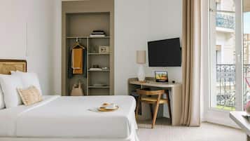 Individually furnished, desk, laptop workspace, free WiFi