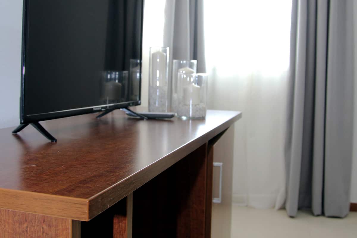 1 bedroom, premium bedding, laptop workspace, bed sheets