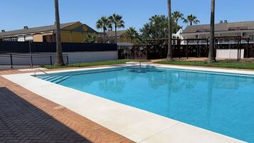 Piscine extérieure (ouverte en saison)