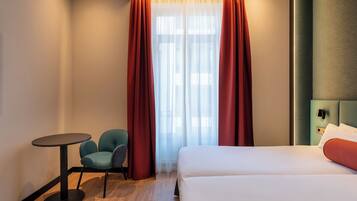 Quadruple Room | Minibar, in-room safe, desk, blackout drapes
