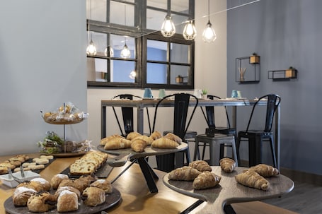 Daily buffet breakfast (EUR 15 per person)