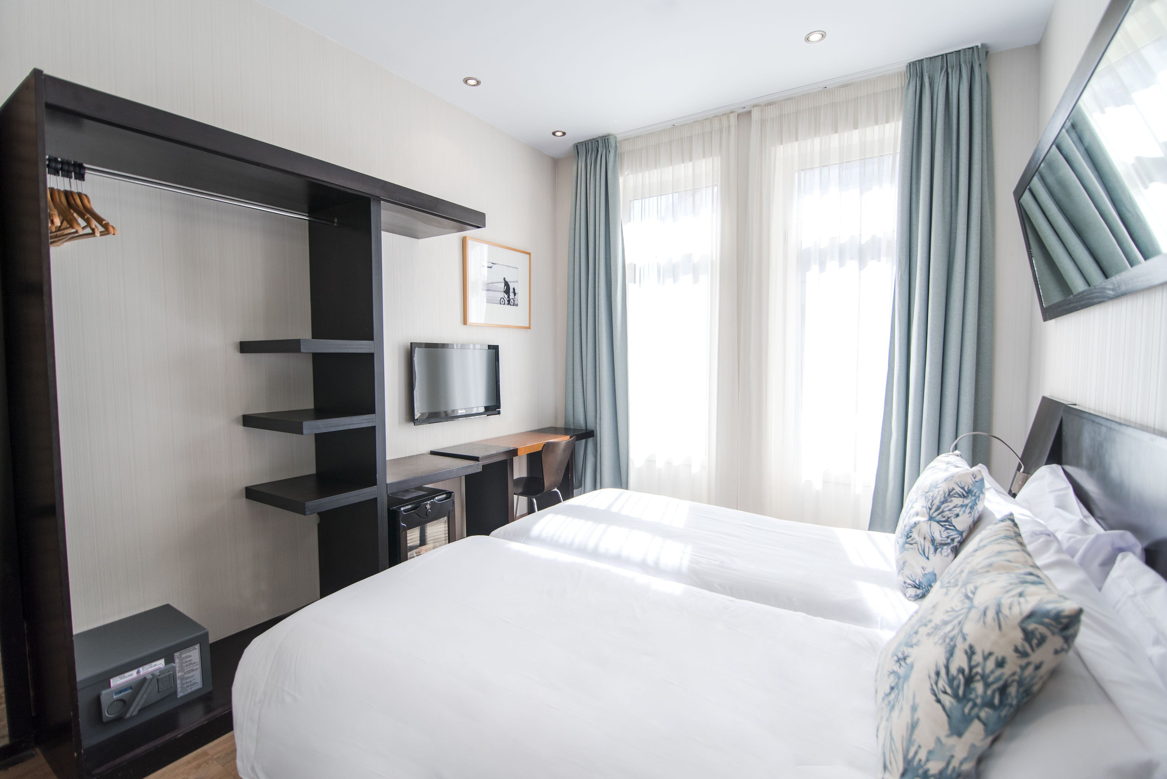 double room (romantic) | minibar, in-room safe, desk, soundproofing