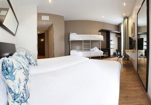 Quadruple Room | Minibar, in-room safe, desk, soundproofing