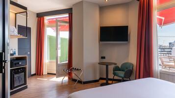 Double Room, Terrace | Minibar, in-room safe, desk, blackout drapes