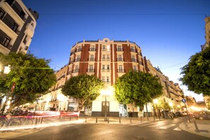 Façade de l’hébergement  – soirée/nuit