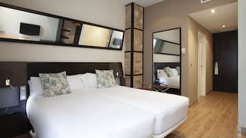 Standard Double Room | Minibar, in-room safe, desk, soundproofing