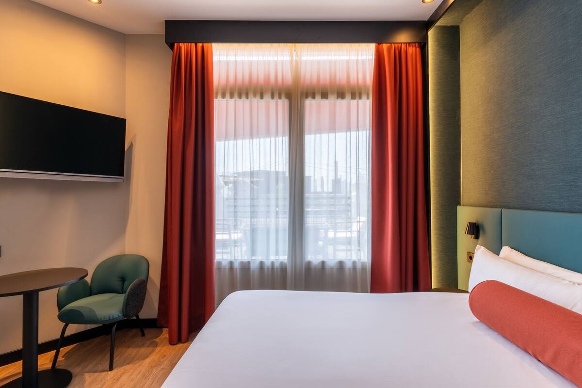 Dobbeltrom, terrasse | Minibar, safe på rommet, skrivebord og lydisolert