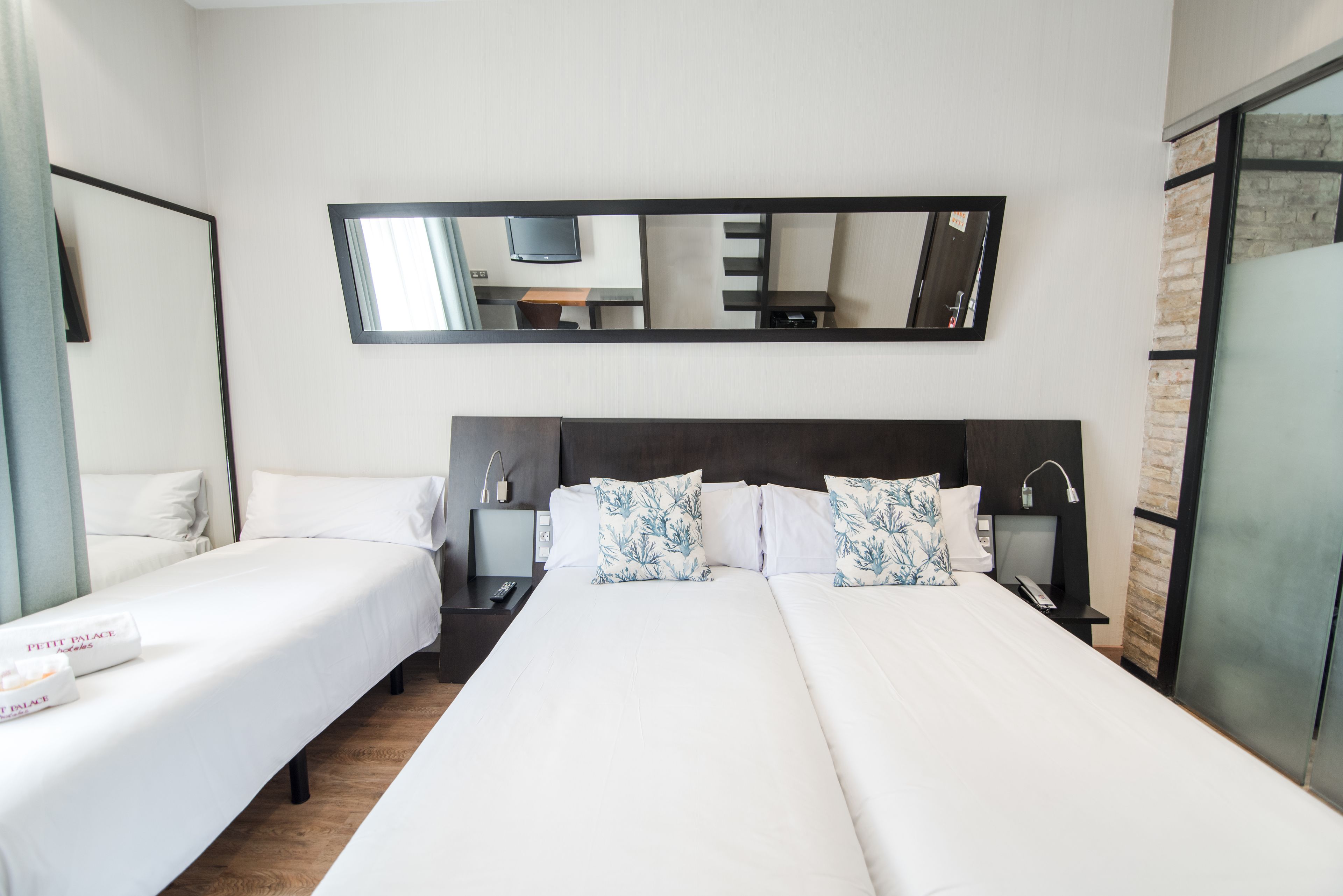 triple room | minibar, in-room safe, desk, soundproofing