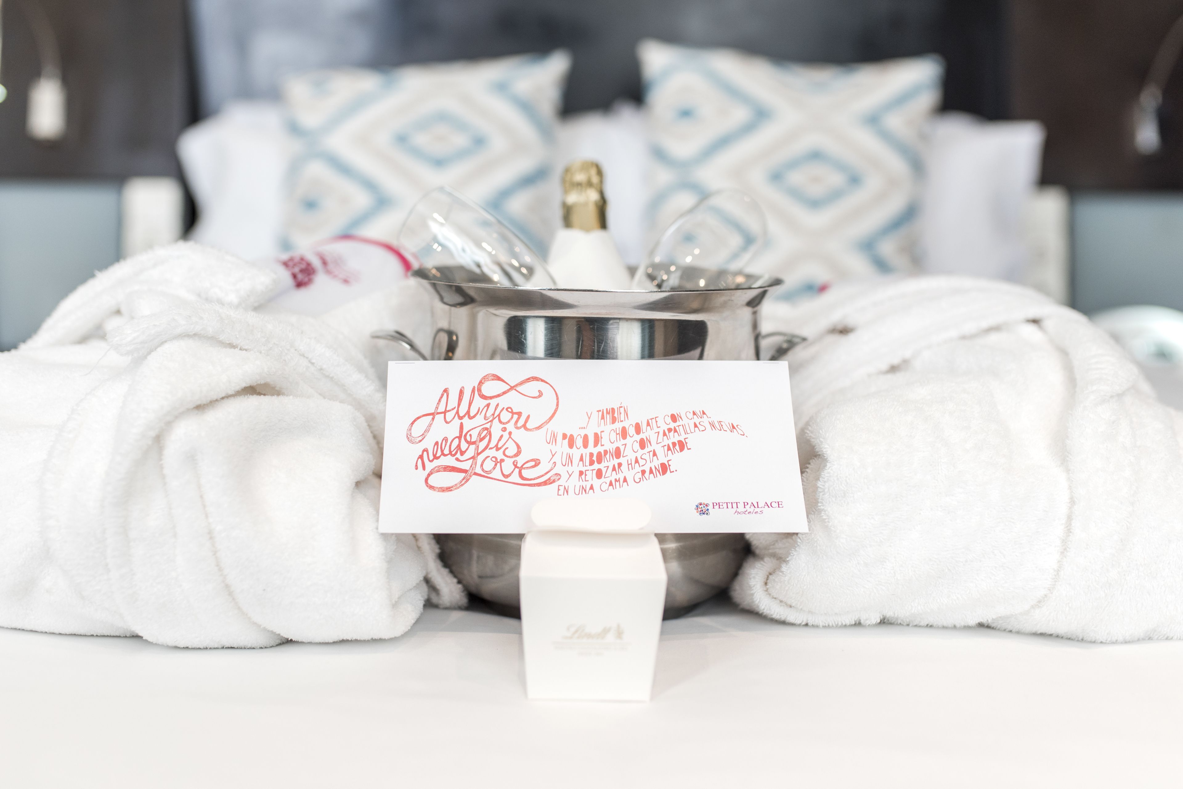 double room (romantic) | room amenity