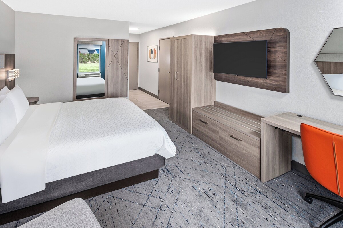 In-room safe, desk, blackout drapes, iron/ironing board
