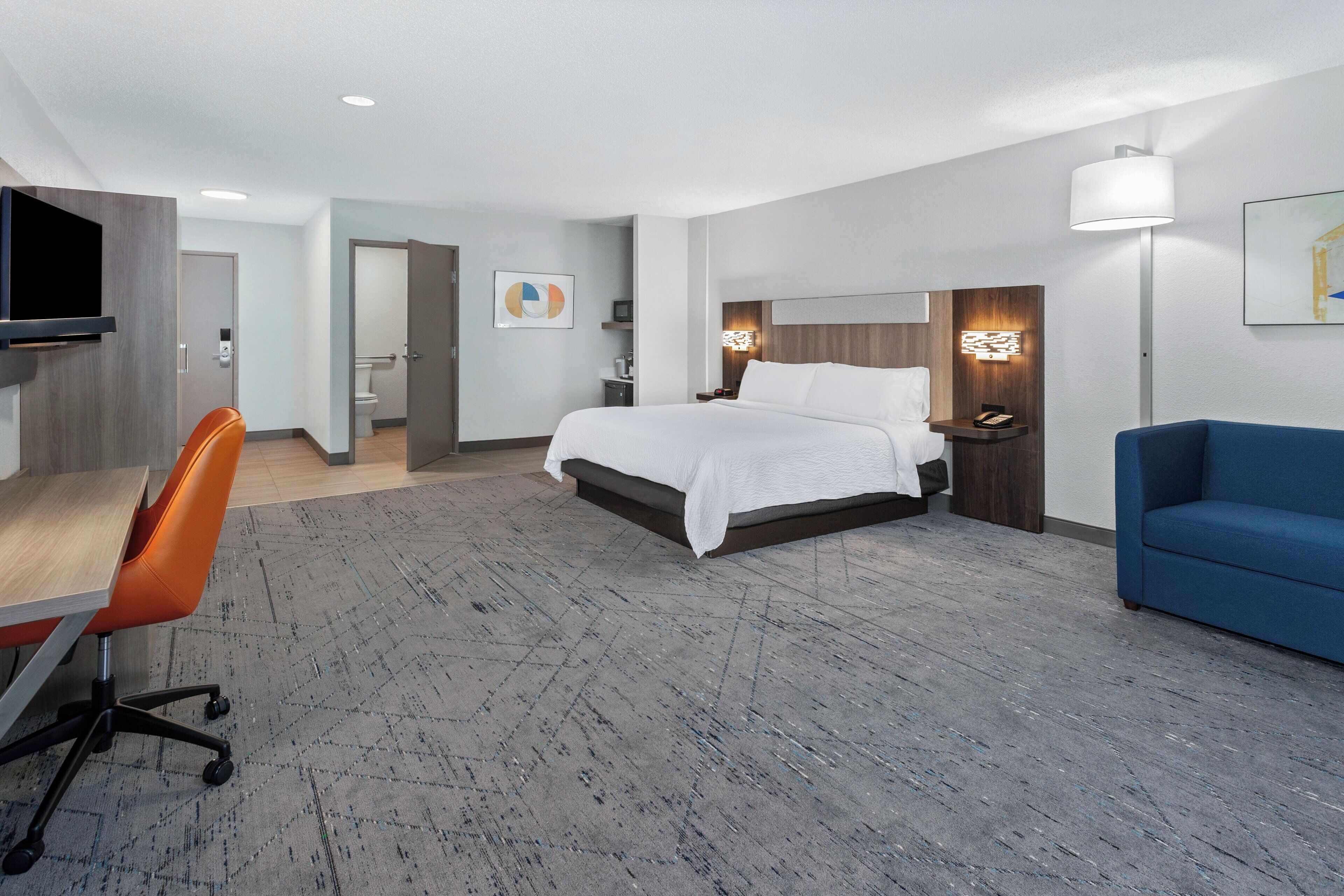 suite, 1 king bed | 1 bedroom, in-room safe, desk, blackout curtains