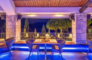 3 restaurants, breakfast, lunch, dinner served; Mediterranean cuisine