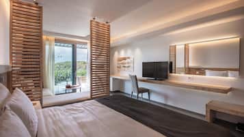 Premium Junior Suite Sea View | Premium bedding, minibar, in-room safe, desk