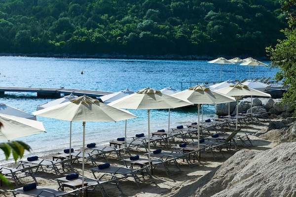 Private beach, sun loungers, beach towels, beach bar