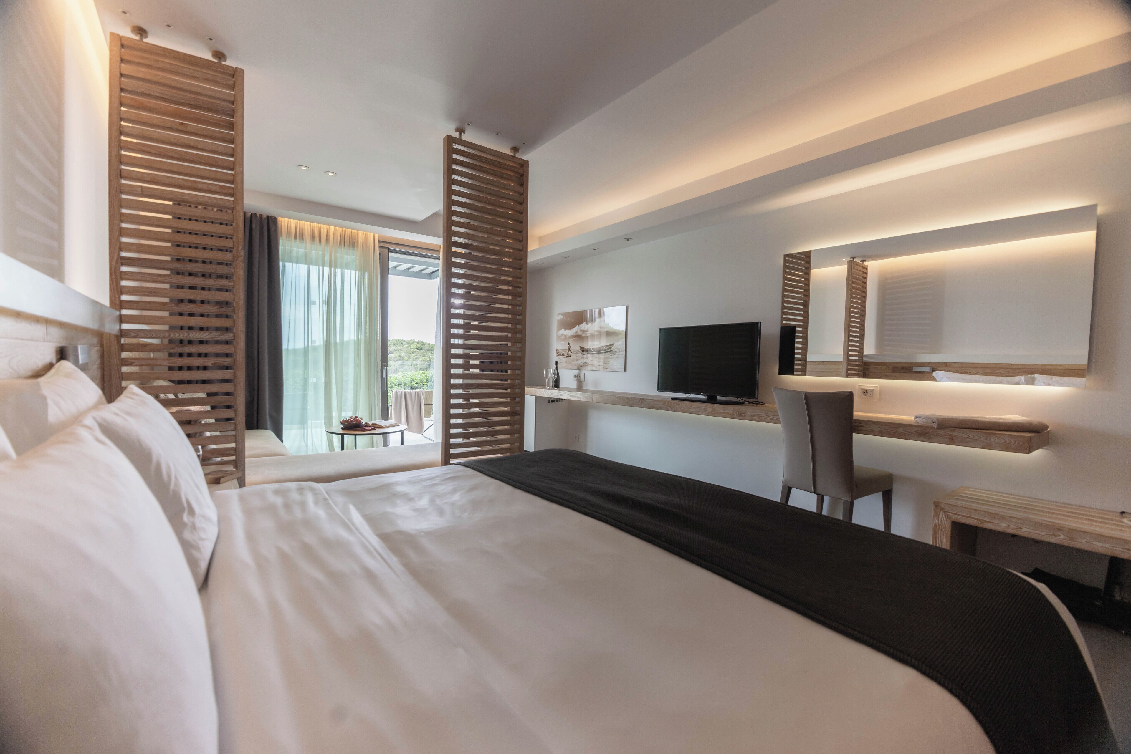 premium junior suite sea view | premium bedding, minibar, in-room safe, desk