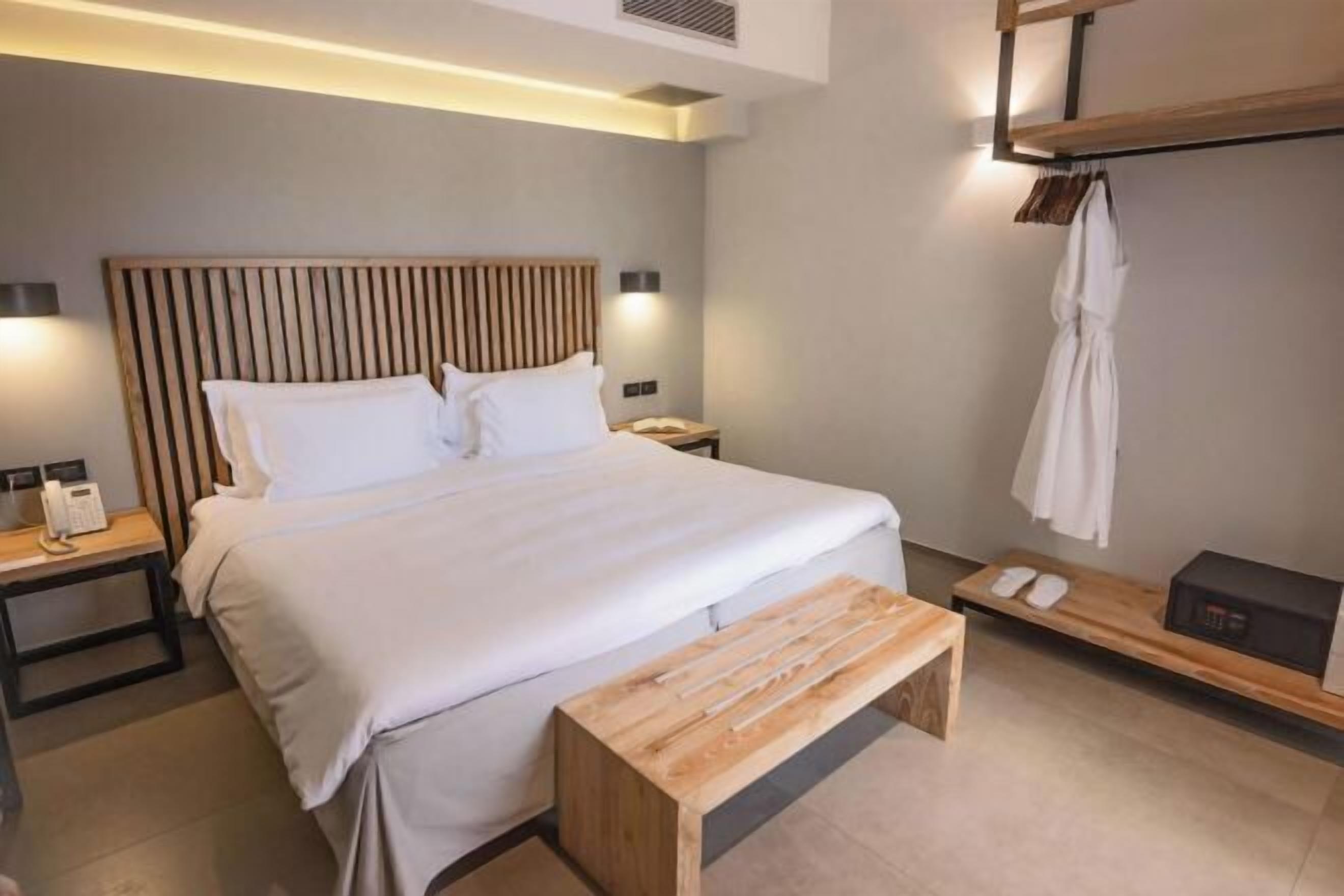 Premium bedding, minibar, in-room safe, desk