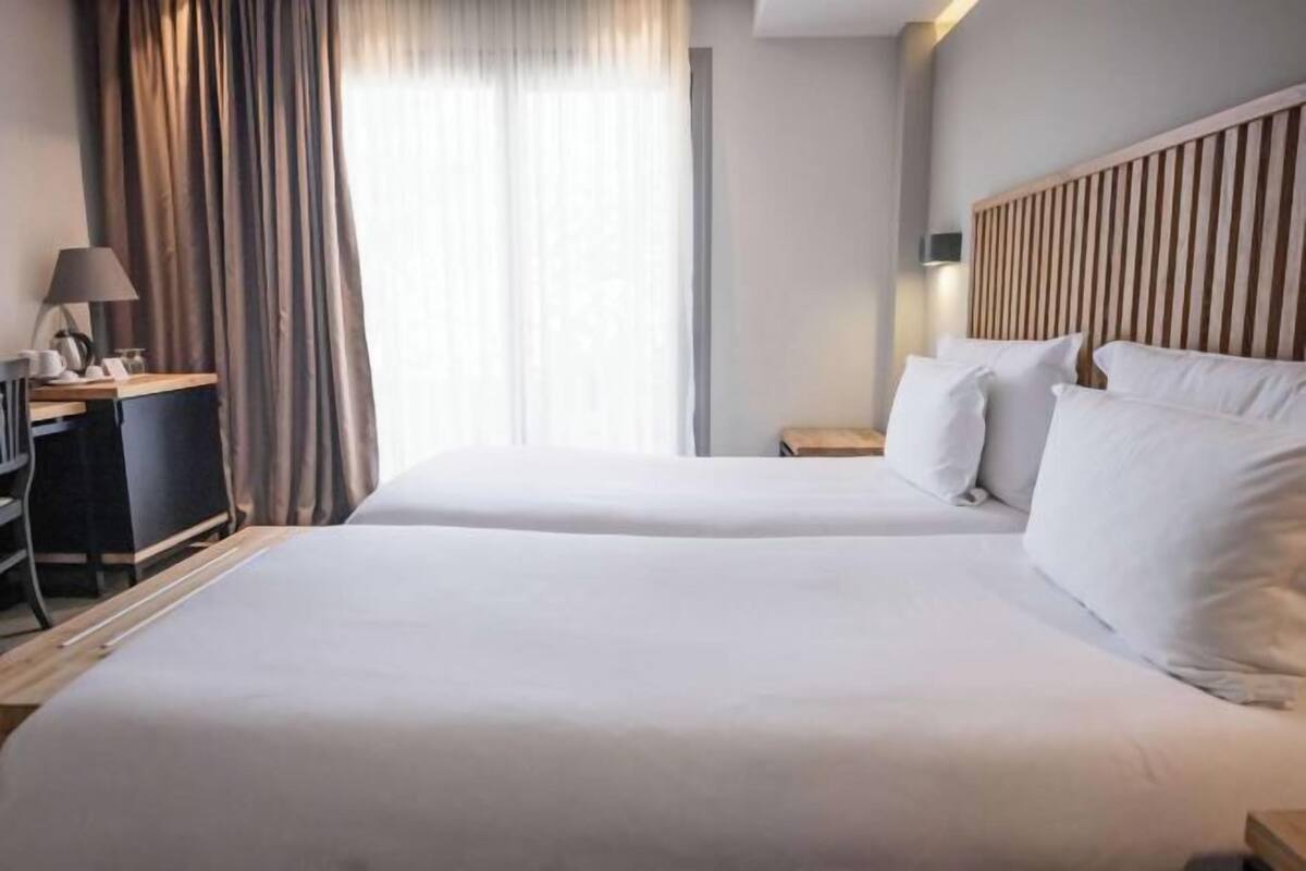 Premium bedding, minibar, in-room safe, desk